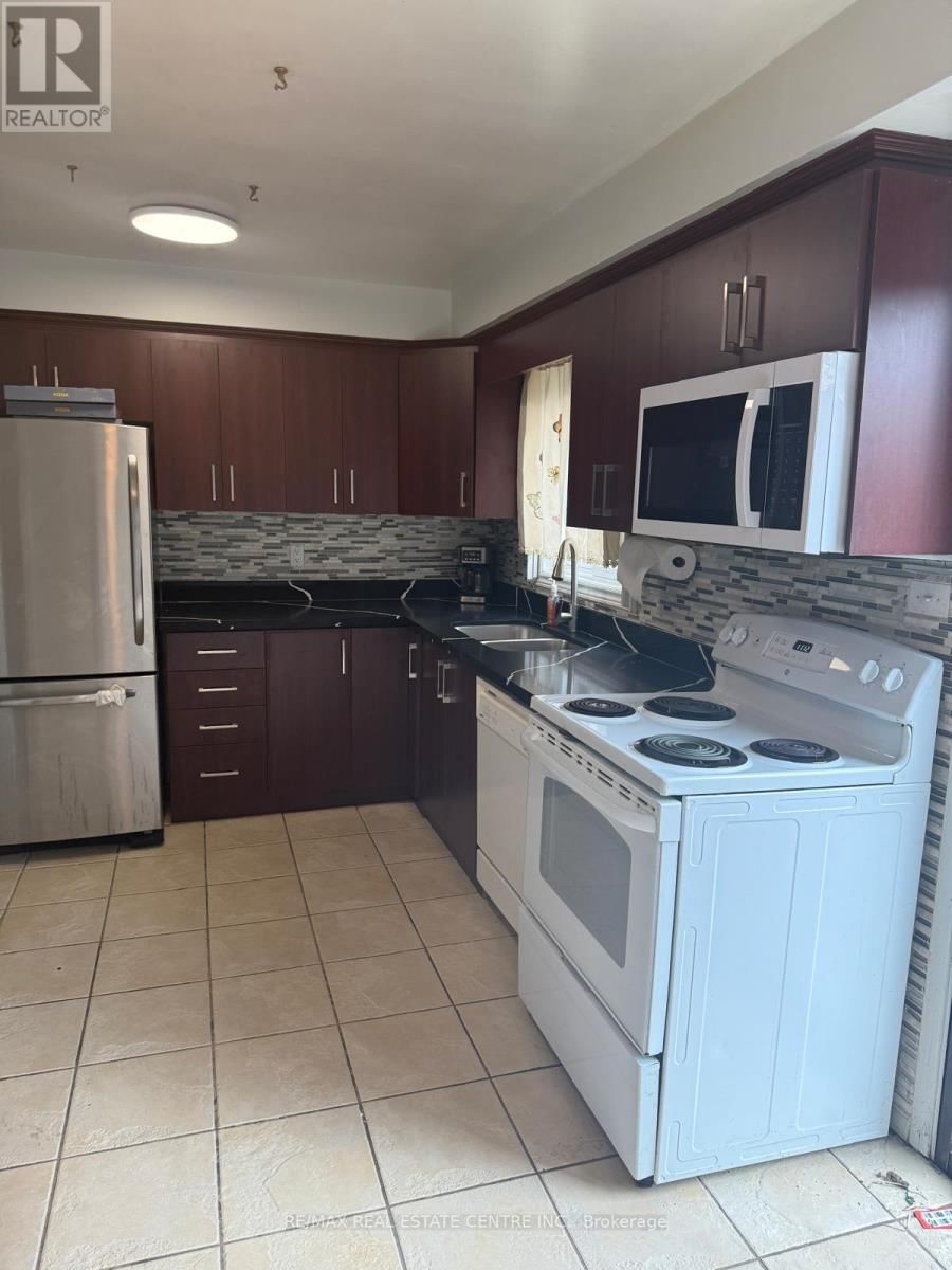 Upper - 25 ROYAL COLWOOD COURT Image 6