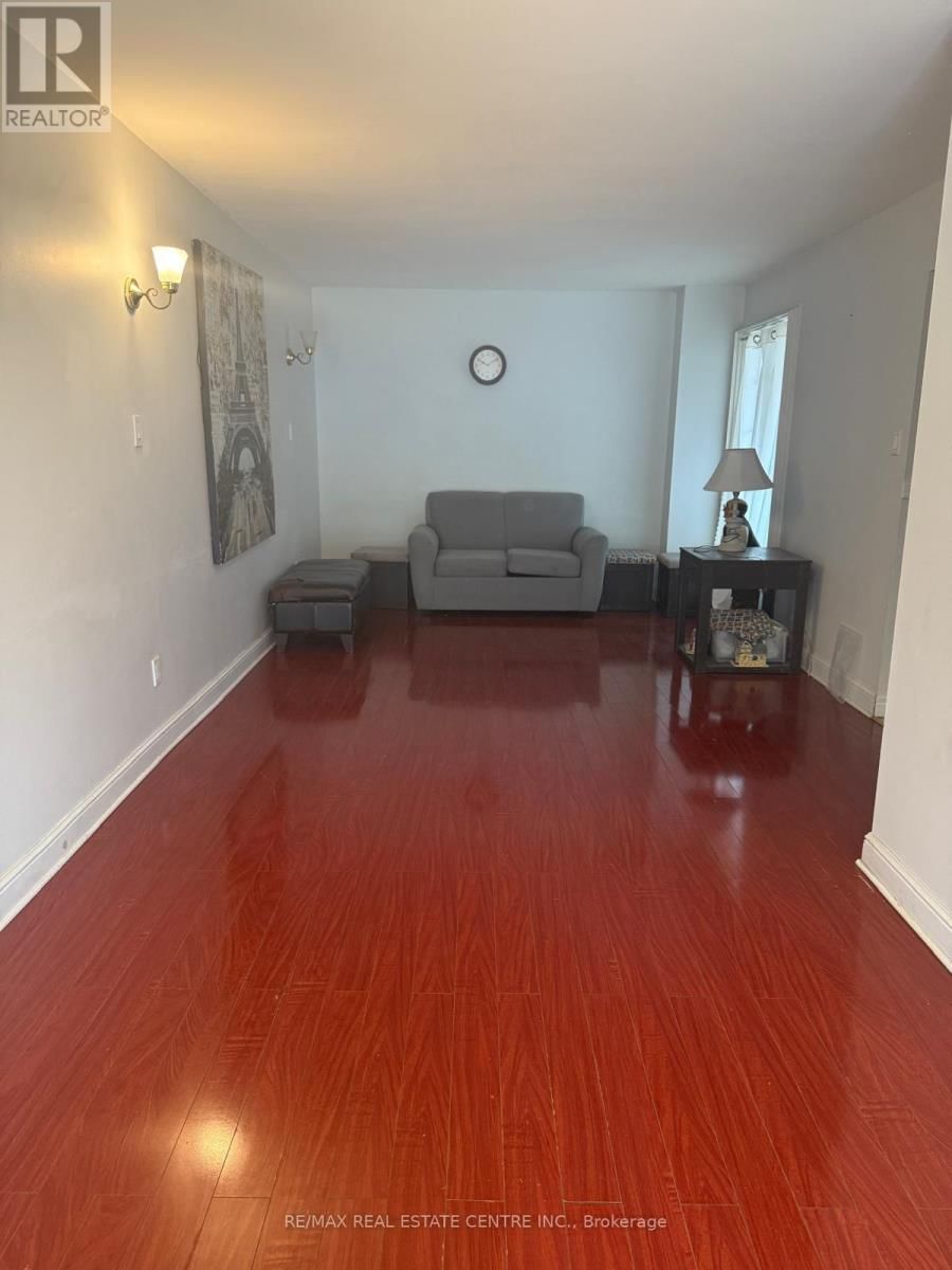 Upper - 25 ROYAL COLWOOD COURT Image 7