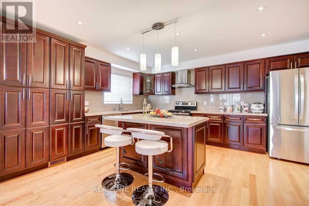 153 YORKLAND STREET Image 3