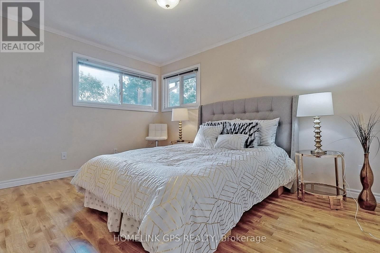 267 ELGIN MILLS ROAD WEST Image 18