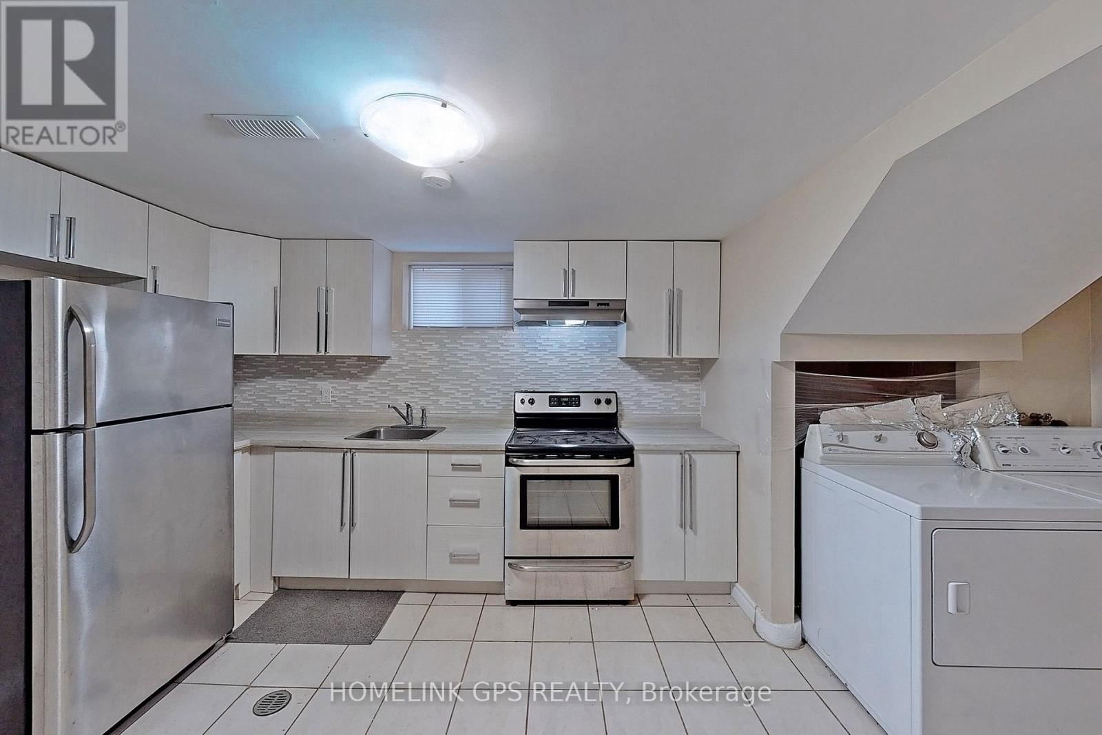 267 ELGIN MILLS ROAD WEST Image 31