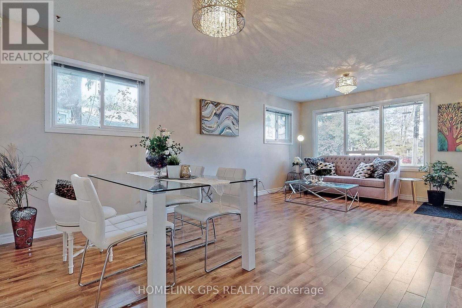 267 ELGIN MILLS ROAD WEST Image 8
