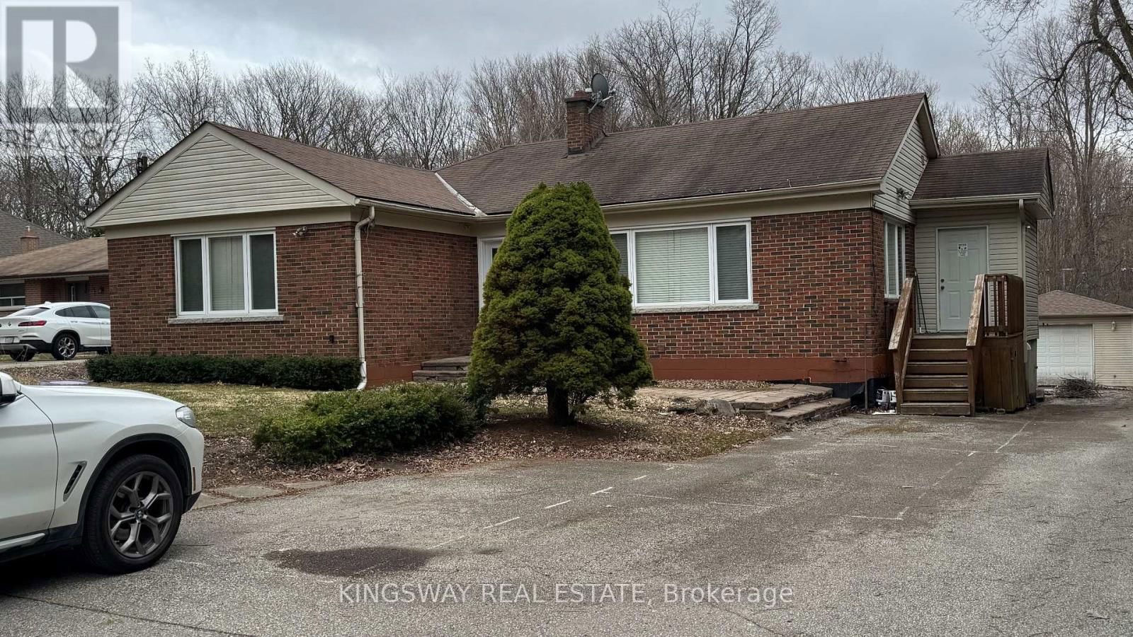65 PARK CRESCENT Image 1