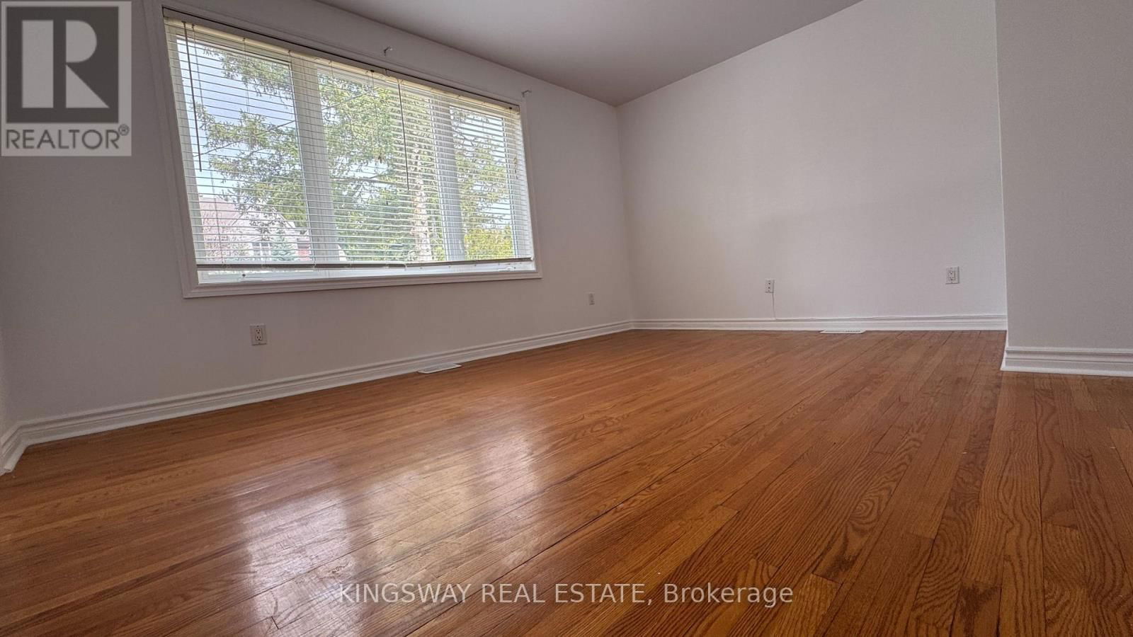 65 PARK CRESCENT Image 12