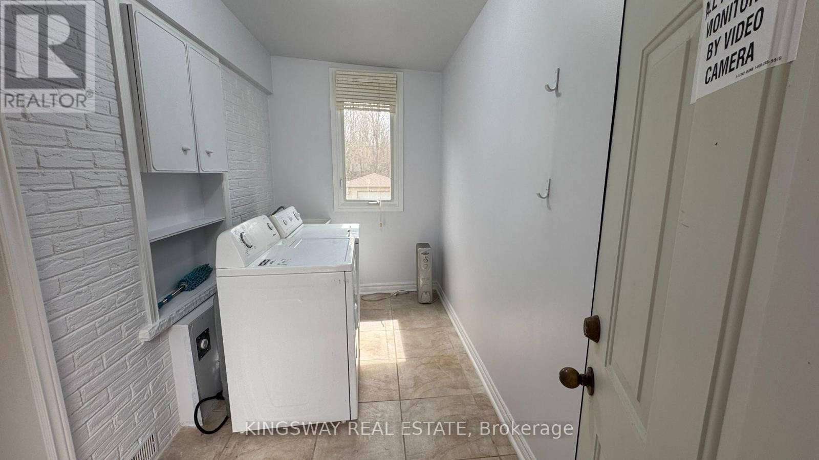 65 PARK CRESCENT Image 17