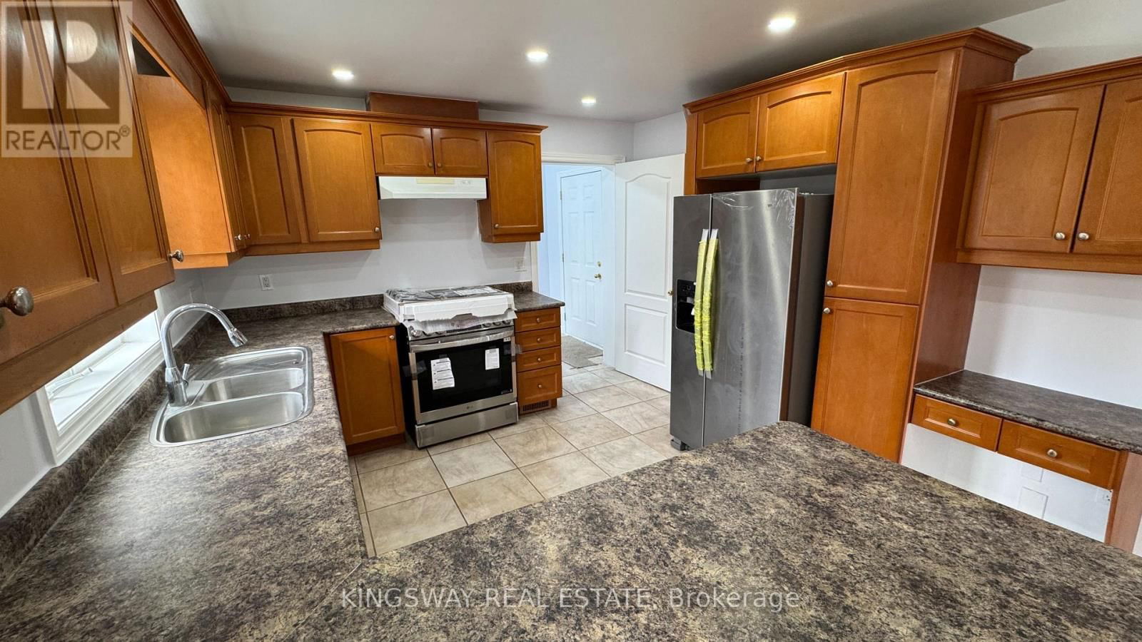 65 PARK CRESCENT Image 7