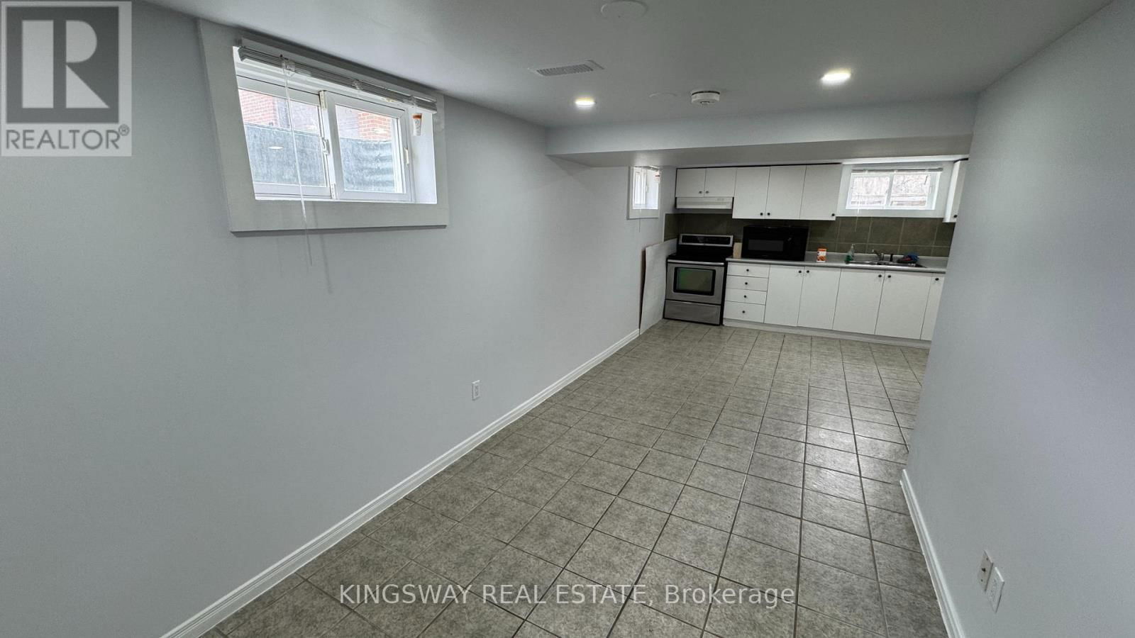 65 PARK CRESCENT Image 4