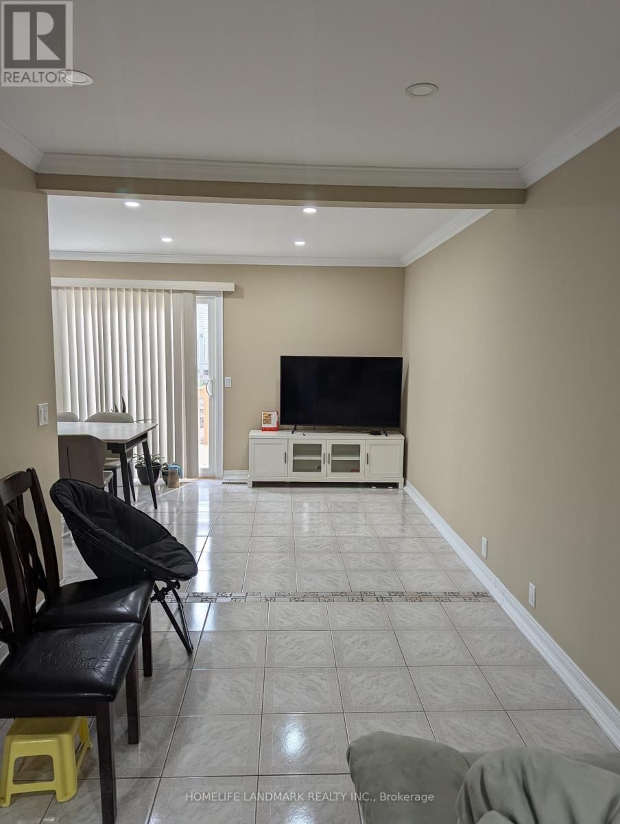 41 MERCER CRESCENT Image 2