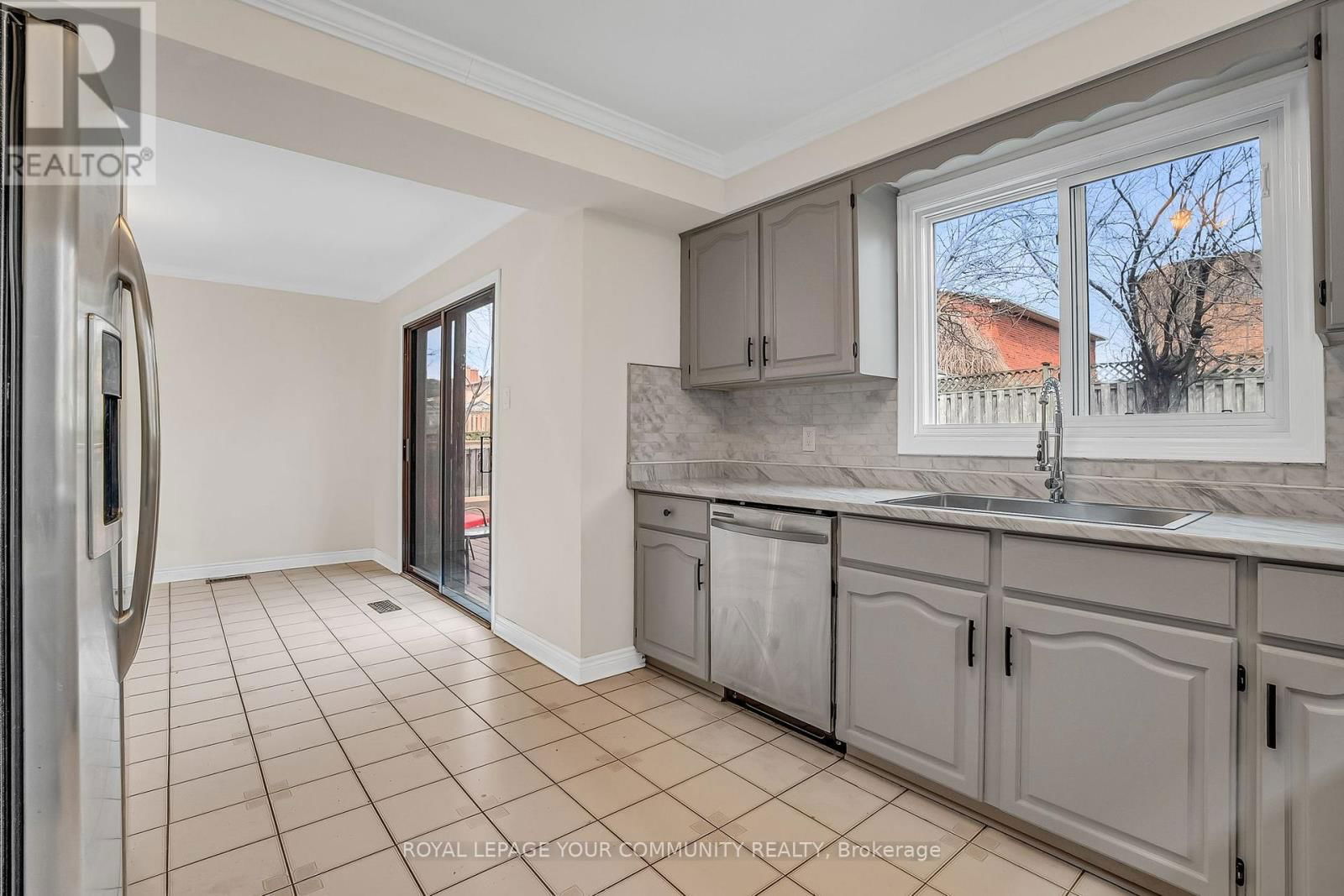 34 CLAUDIA AVENUE NORTH Image 16