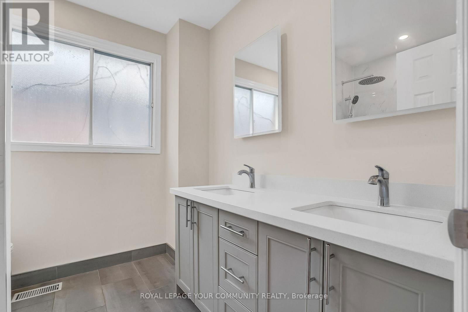 34 CLAUDIA AVENUE NORTH Image 25