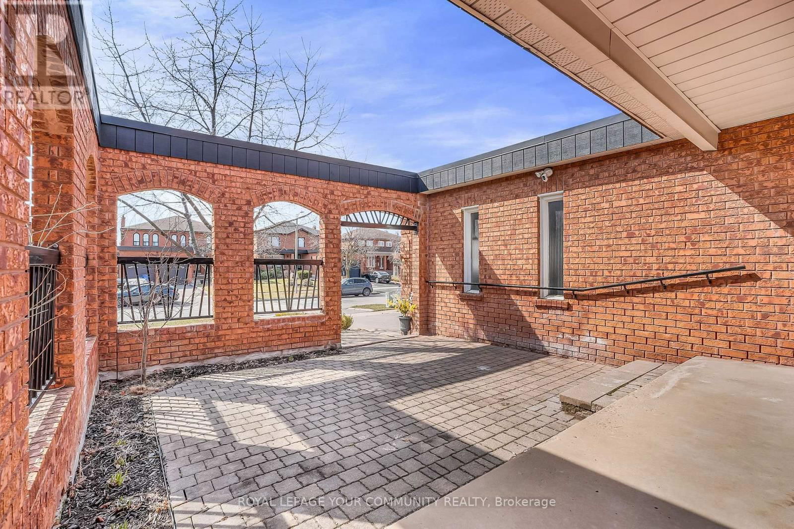 34 CLAUDIA AVENUE NORTH Image 3