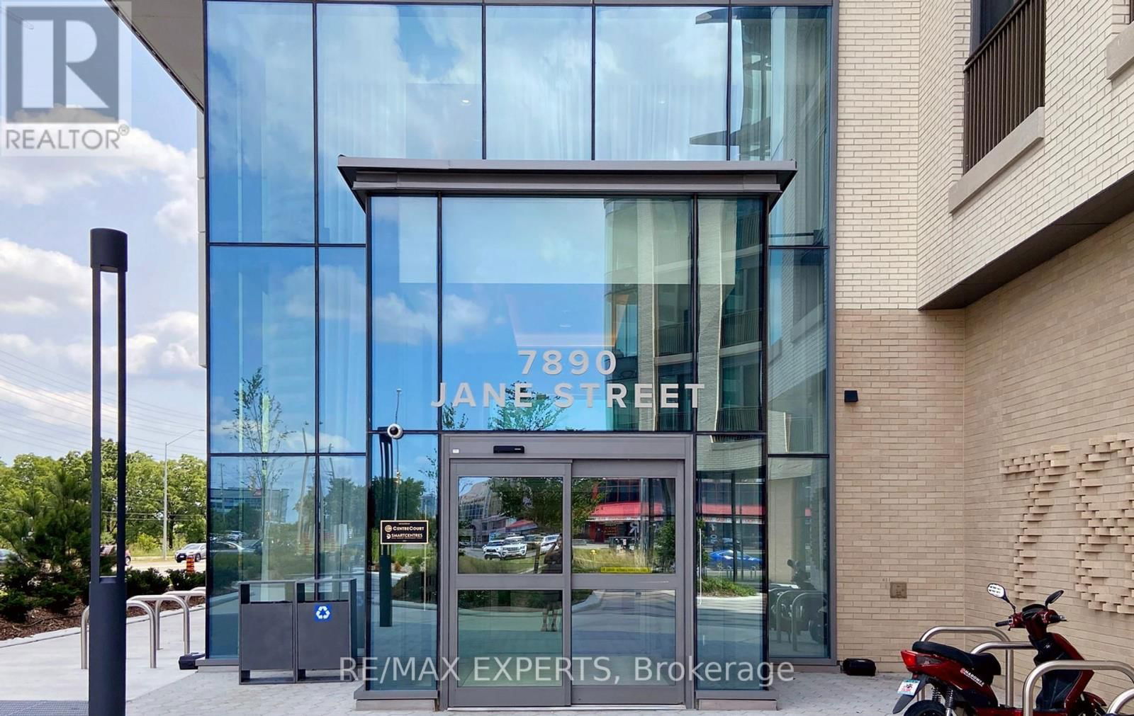 3708 - 7890 JANE STREET Image 2