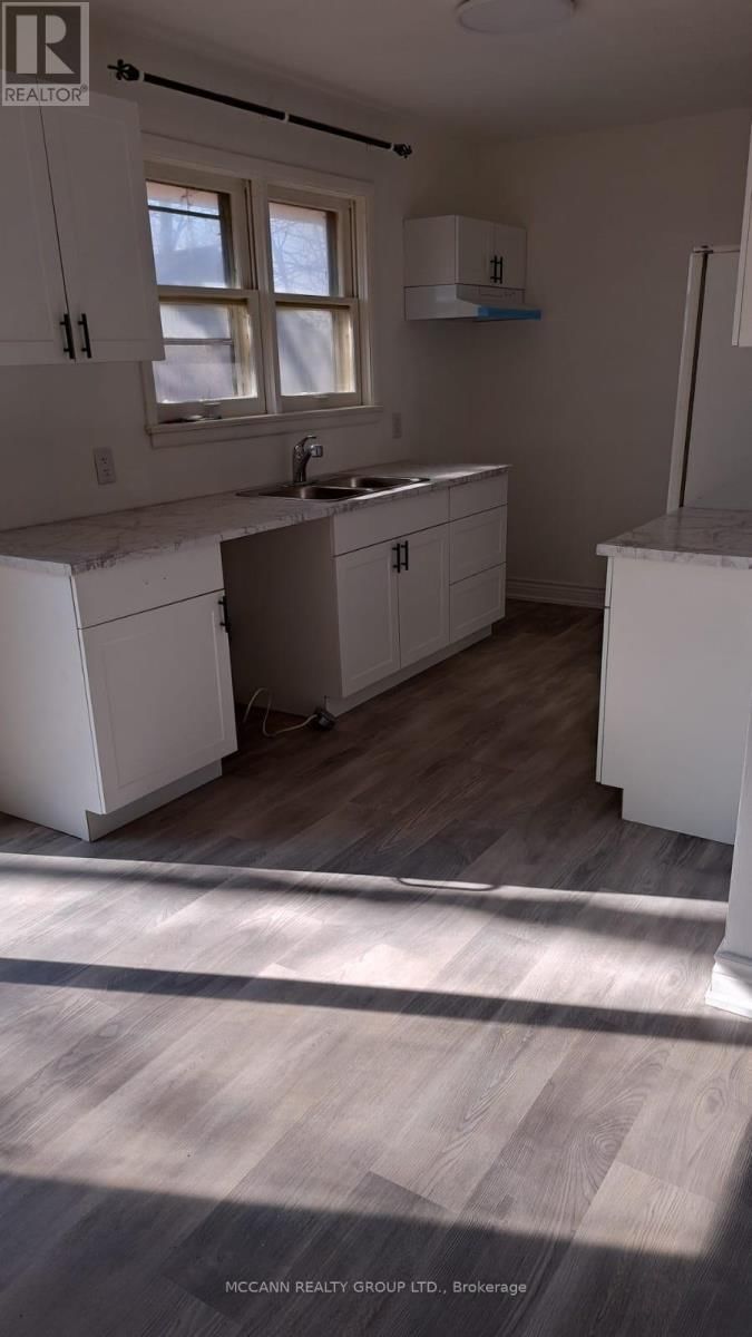 A - 562 MULOCK COURT Image 4