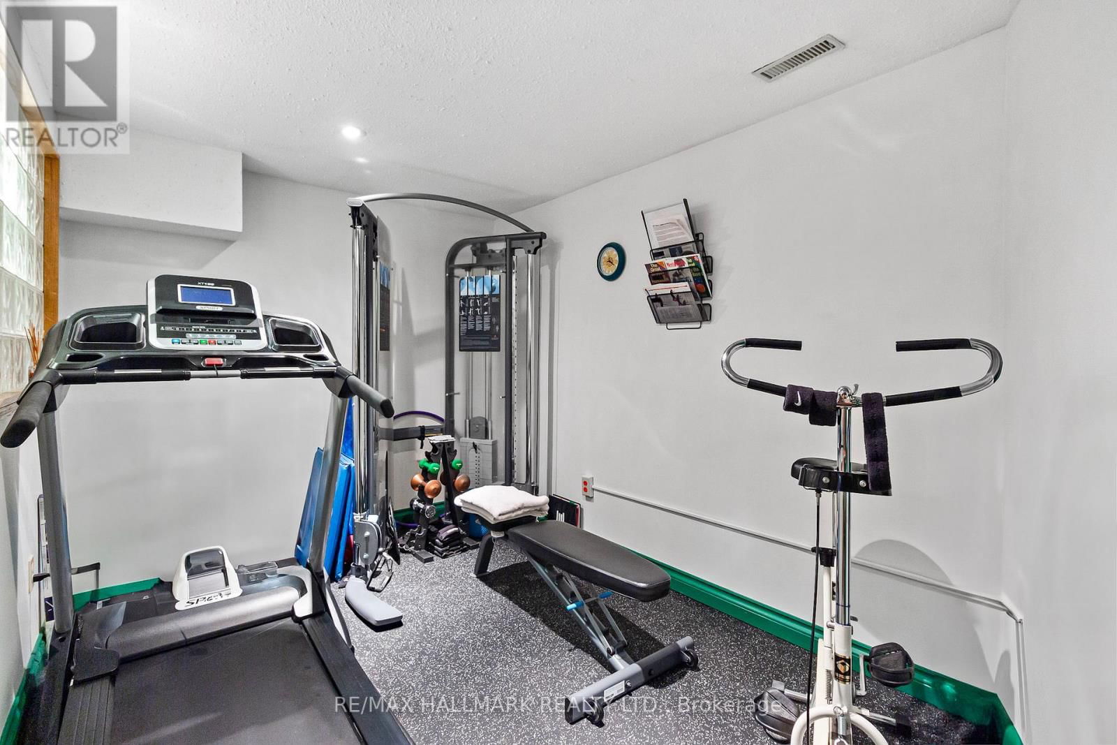 21 ELEANOR CIRCLE Image 32