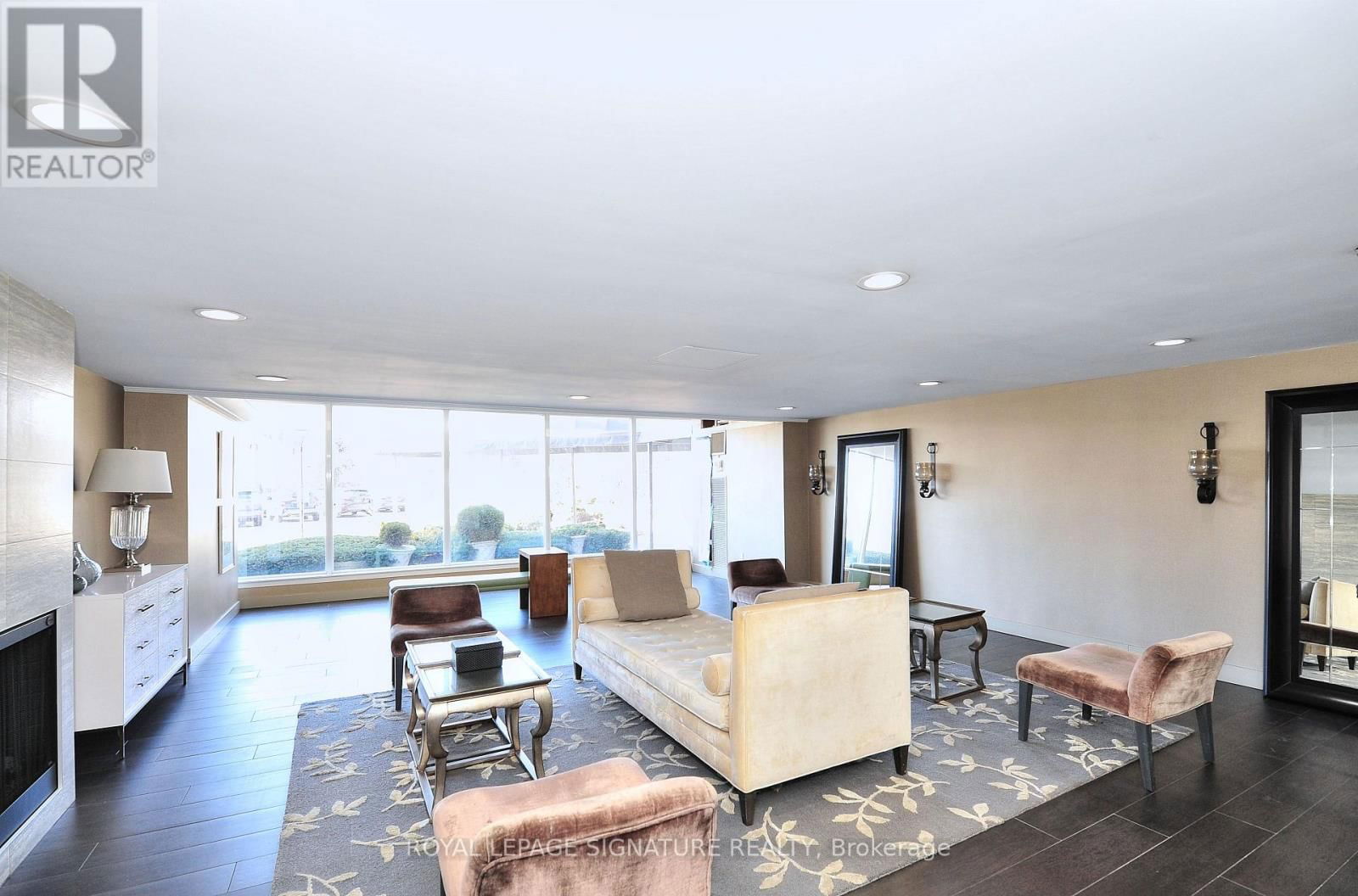 1208 - 7811 YONGE STREET Image 1