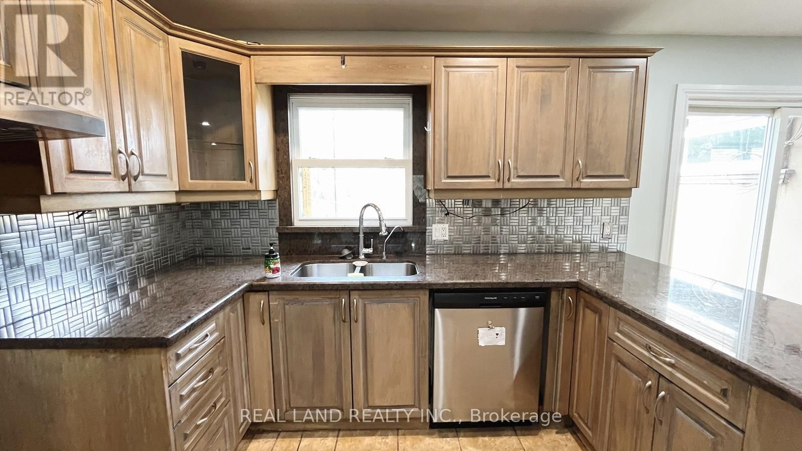 2686 HOLBORN ROAD Image 9