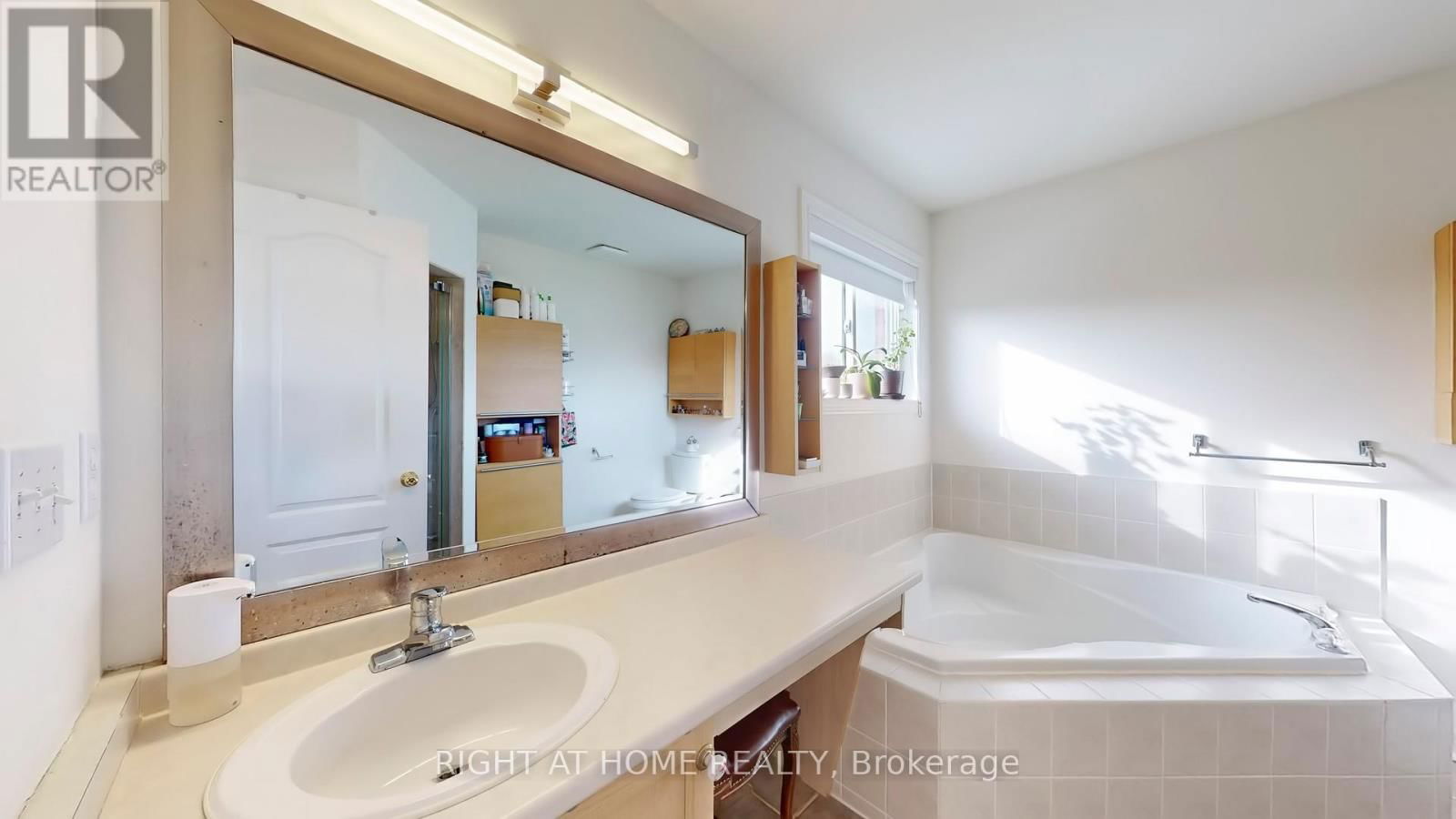 12 SIGNET WAY Image 26