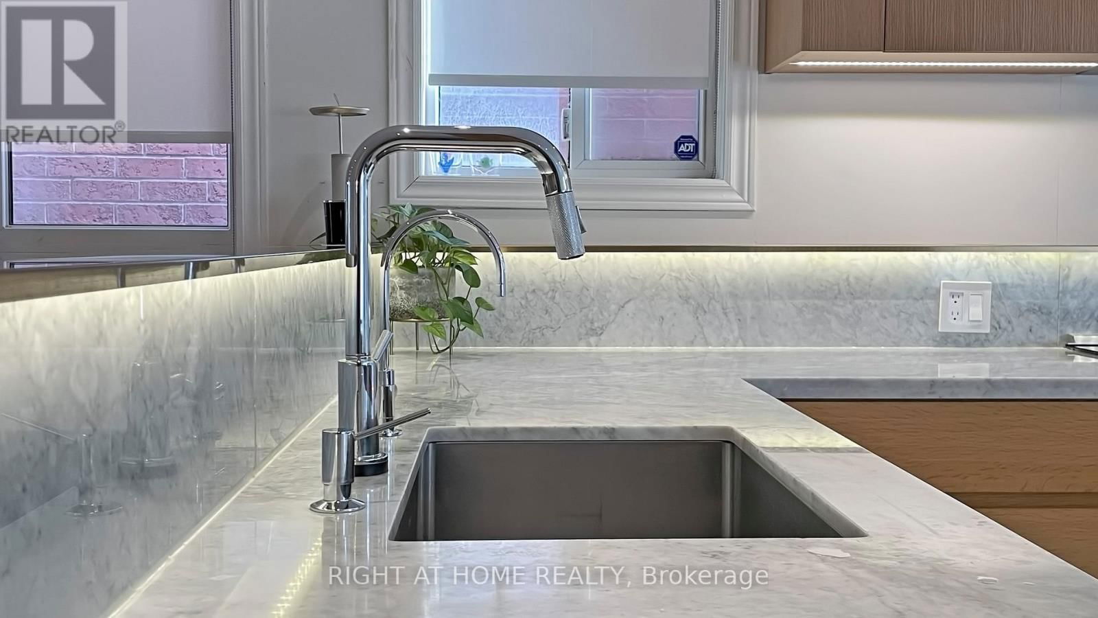 12 SIGNET WAY Image 8
