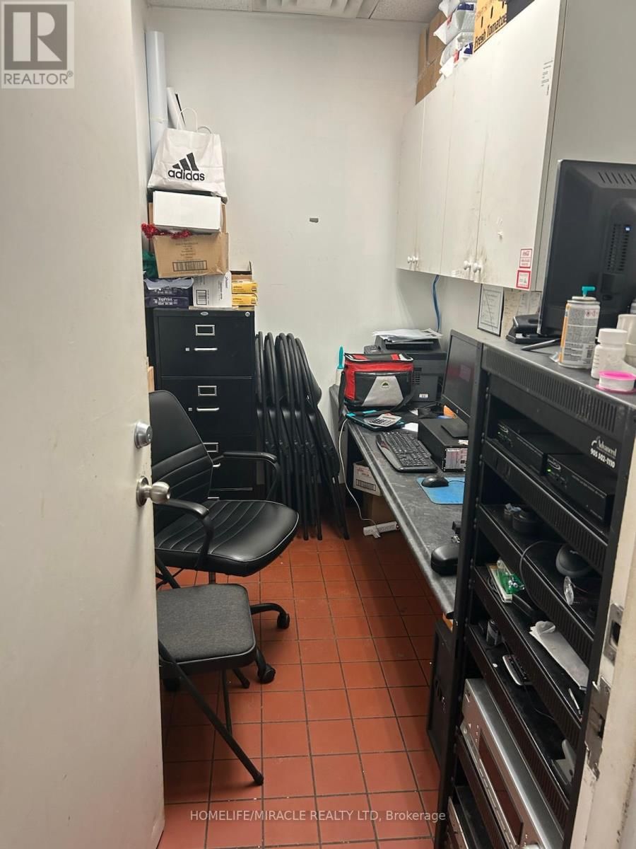117 YOUNG STREET Image 10