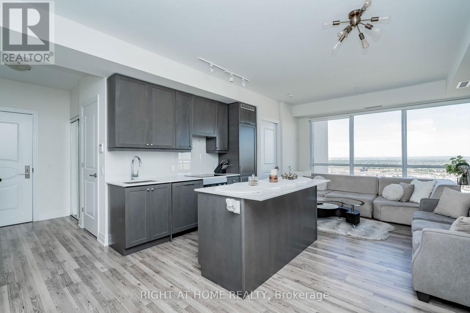 2309 - 9075 JANE STREET Image 3