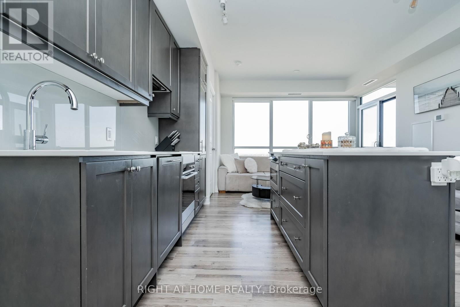 2309 - 9075 JANE STREET Image 6