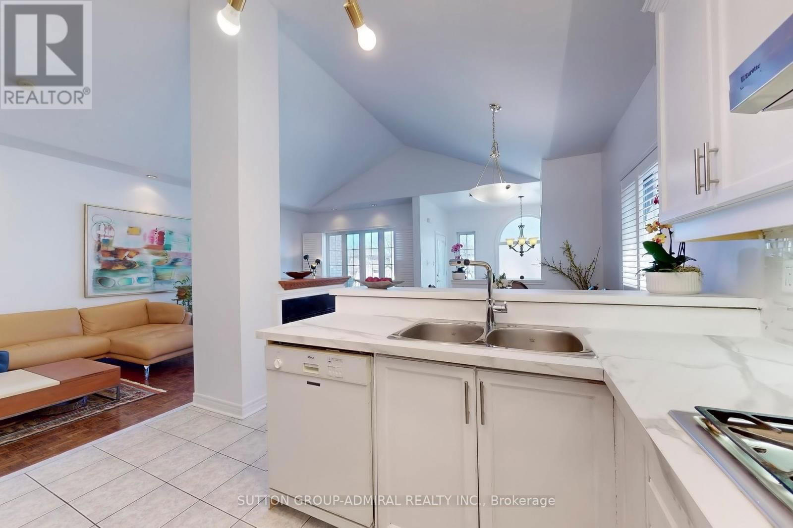 31 VILLANDRY CRESCENT Image 18