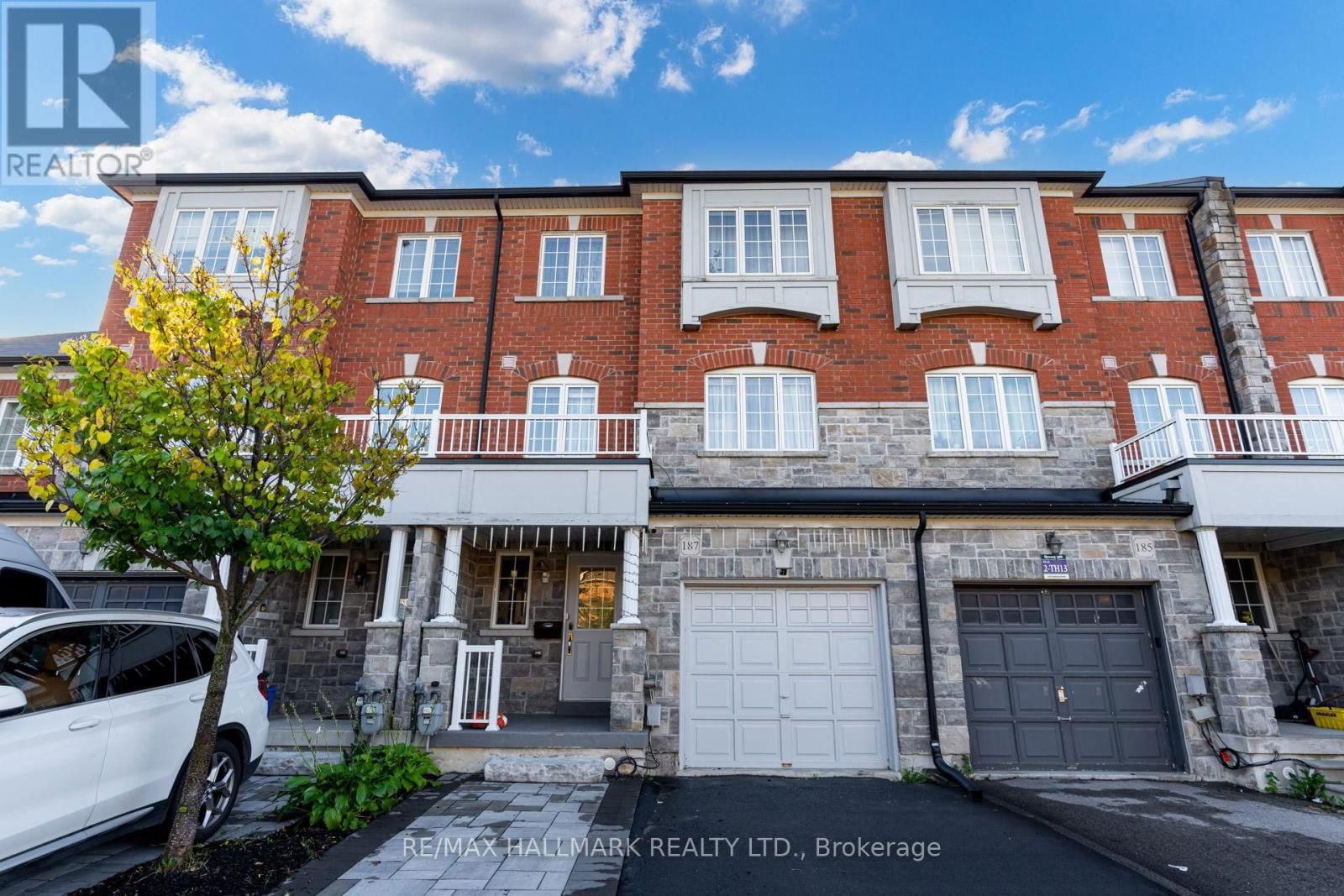 187 HAWKVIEW BOULEVARD Image 1