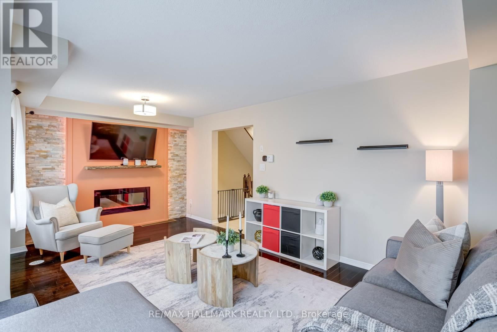 187 HAWKVIEW BOULEVARD Image 12