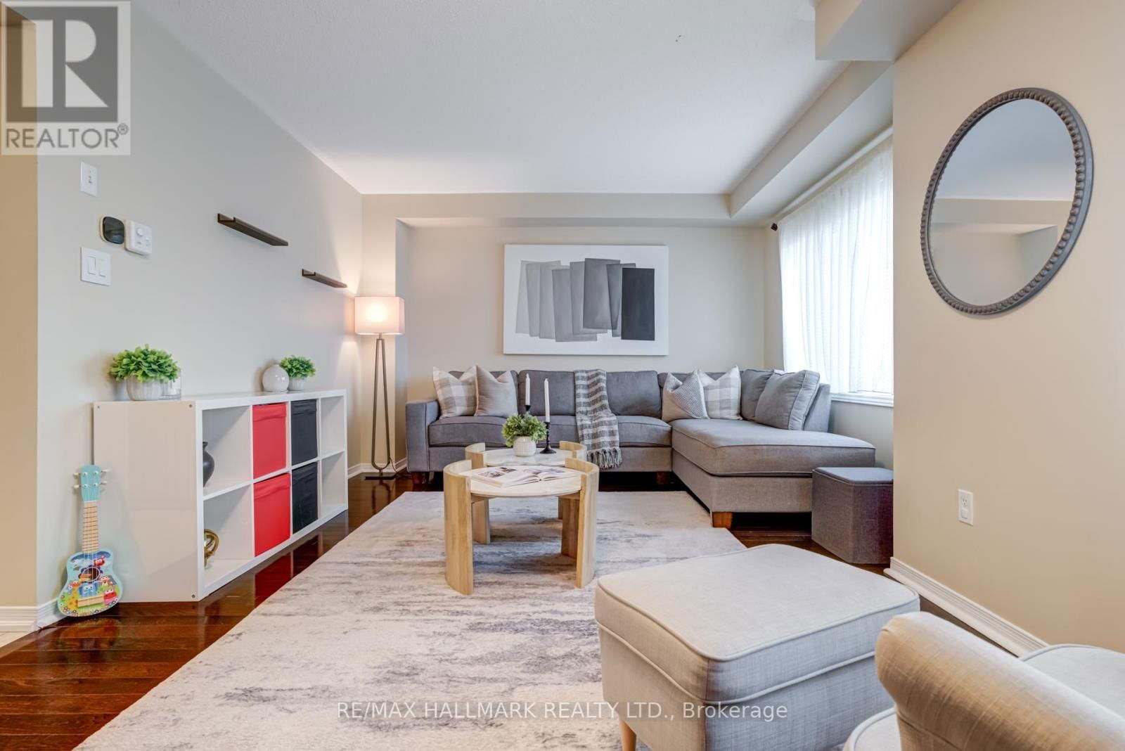 187 HAWKVIEW BOULEVARD Image 13