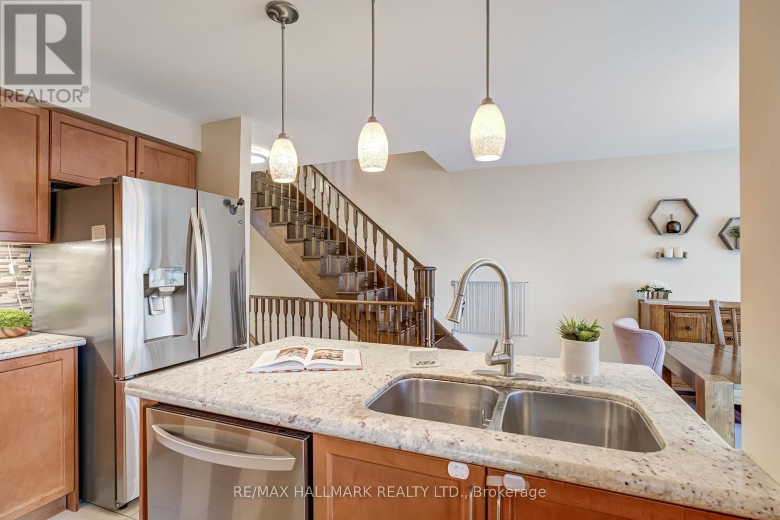 187 HAWKVIEW BOULEVARD Image 15