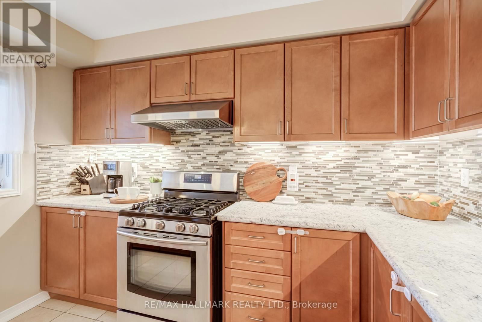 187 HAWKVIEW BOULEVARD Image 16