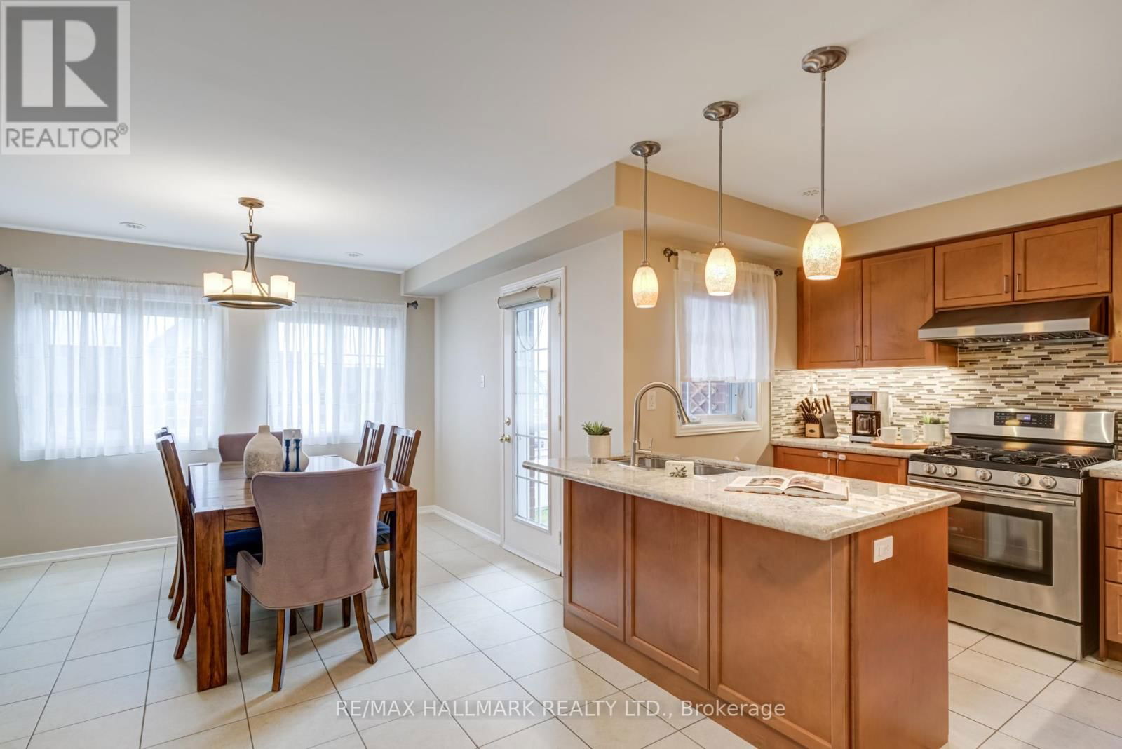 187 HAWKVIEW BOULEVARD Image 18