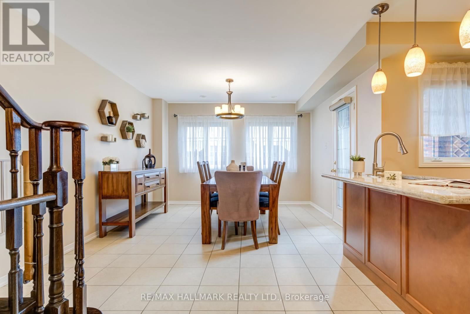 187 HAWKVIEW BOULEVARD Image 19