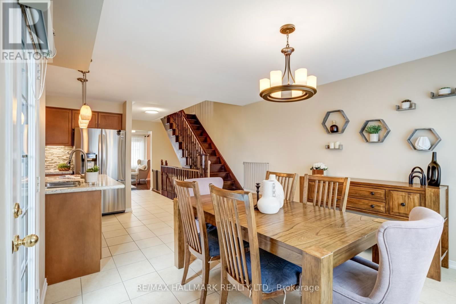 187 HAWKVIEW BOULEVARD Image 21