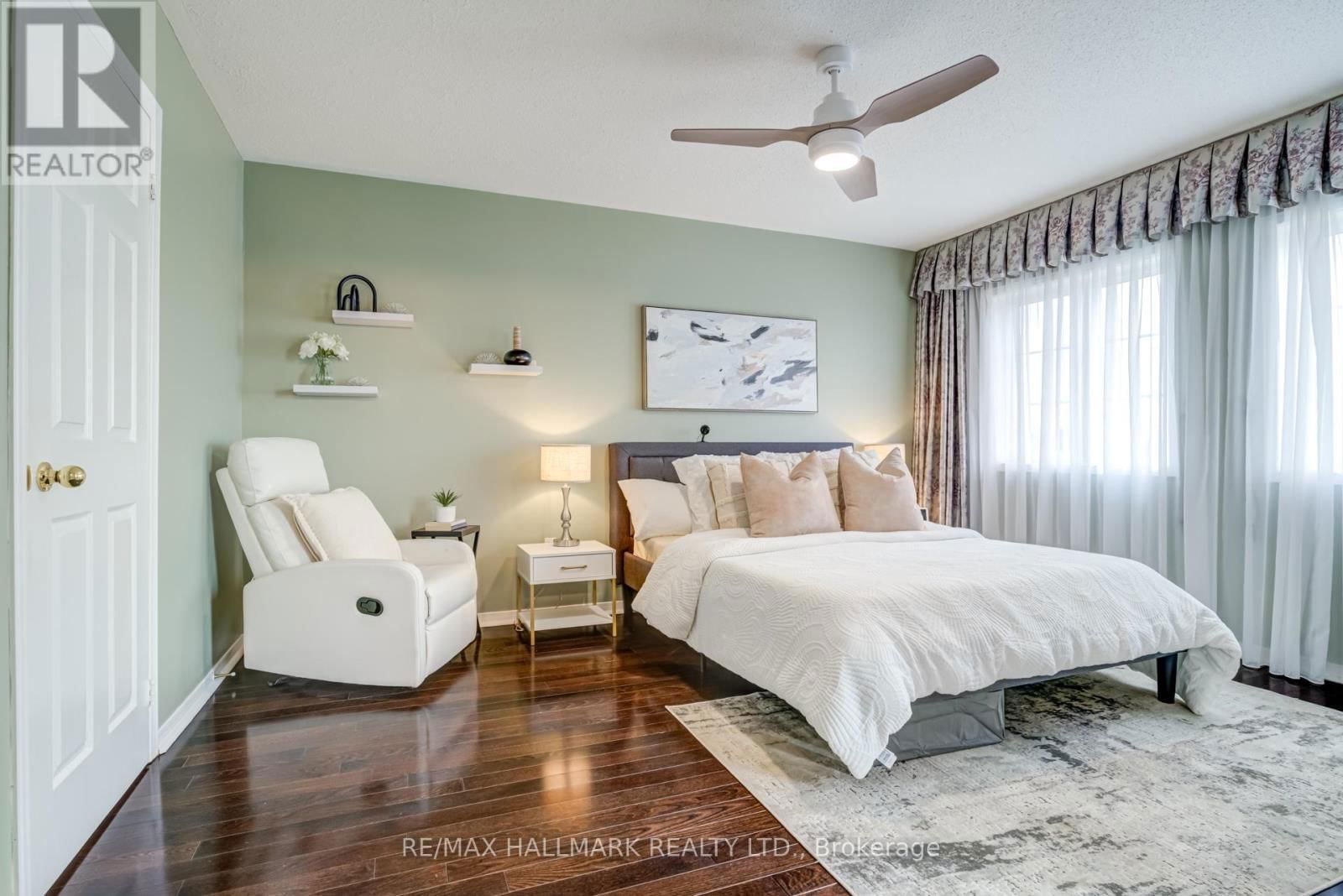 187 HAWKVIEW BOULEVARD Image 25