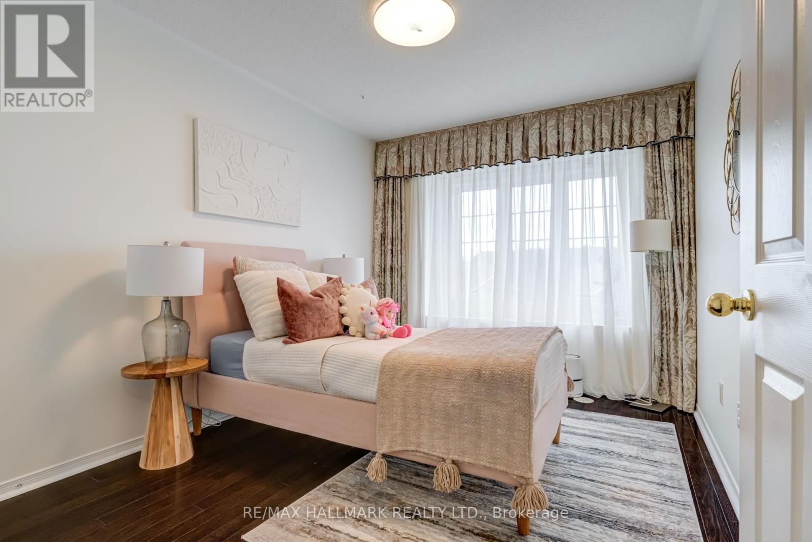 187 HAWKVIEW BOULEVARD Image 29