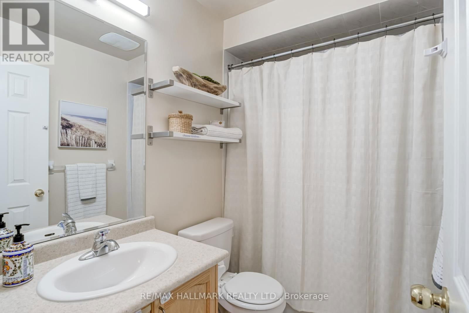 187 HAWKVIEW BOULEVARD Image 33