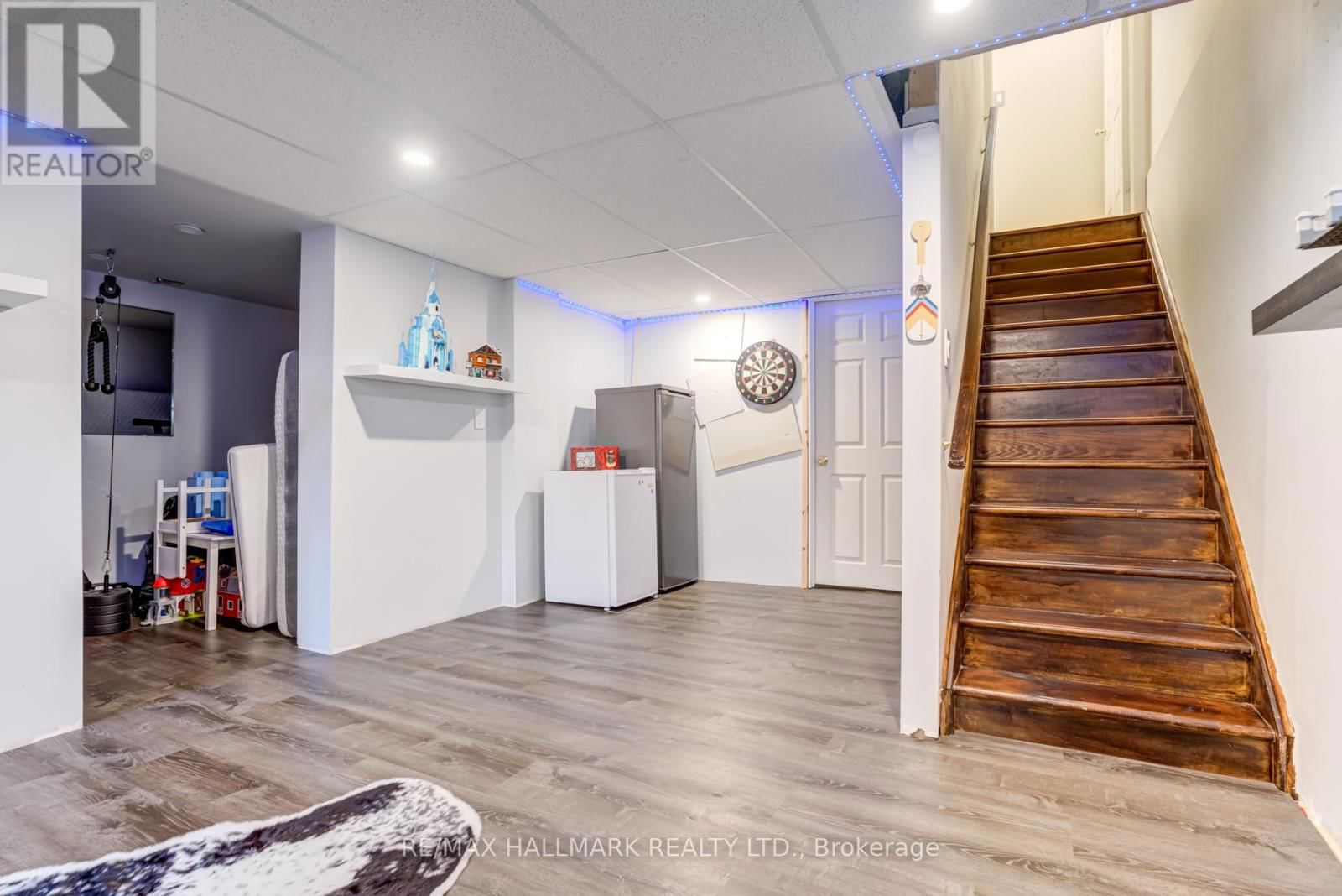 187 HAWKVIEW BOULEVARD Image 36