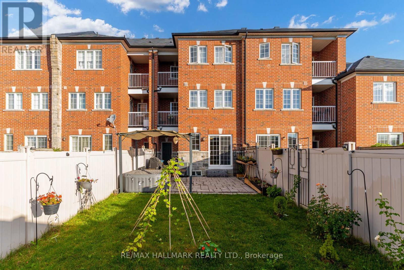 187 HAWKVIEW BOULEVARD Image 44