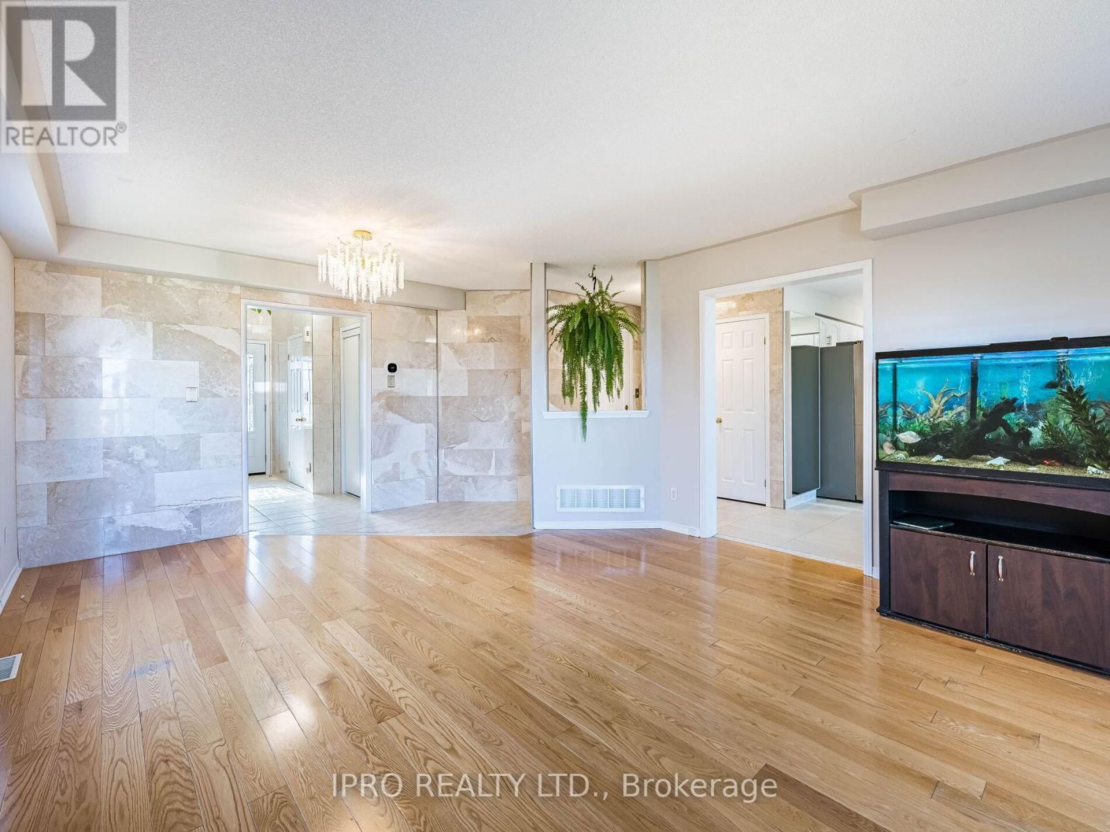 5 REYNOLDS AVENUE Image 10