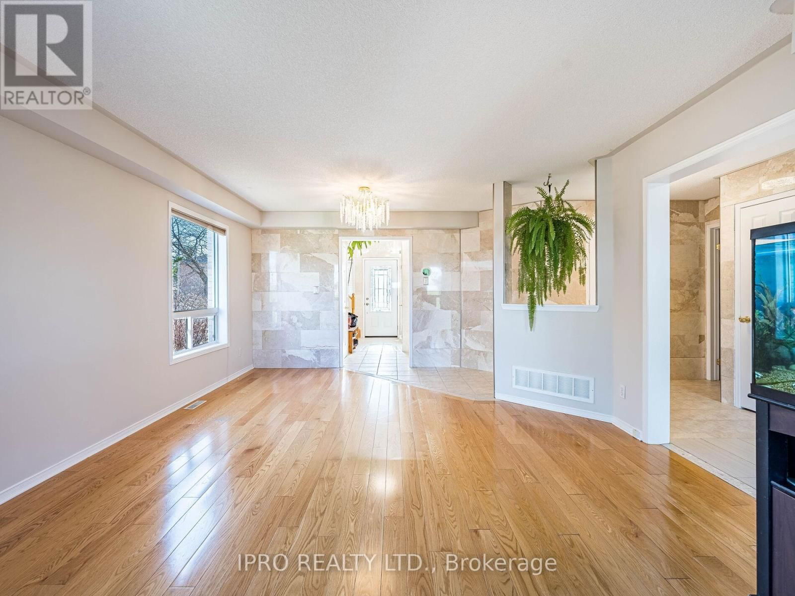 5 REYNOLDS AVENUE Image 11