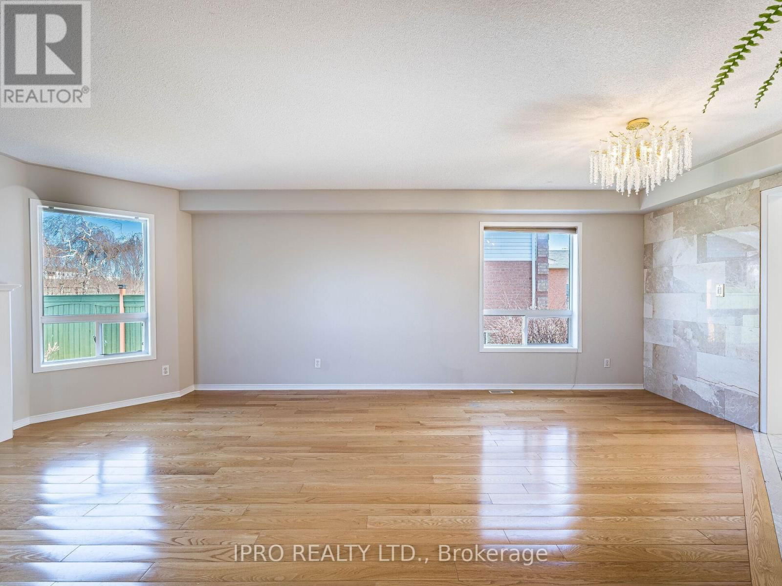 5 REYNOLDS AVENUE Image 12