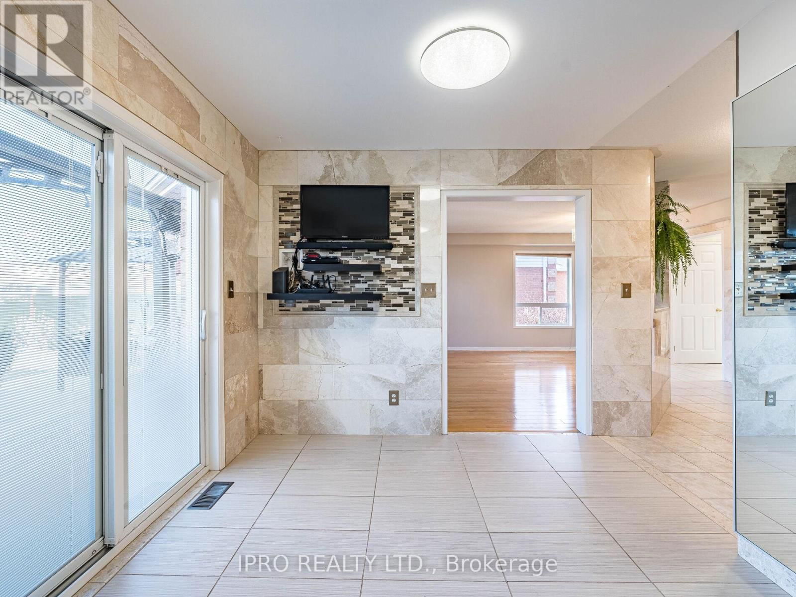 5 REYNOLDS AVENUE Image 18