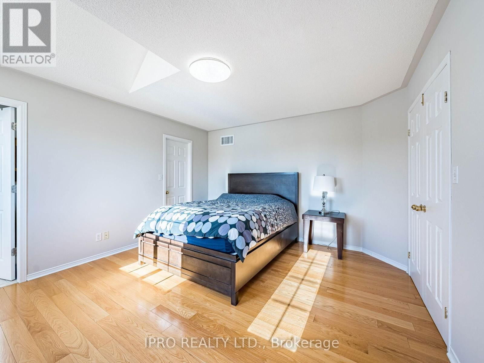 5 REYNOLDS AVENUE Image 24