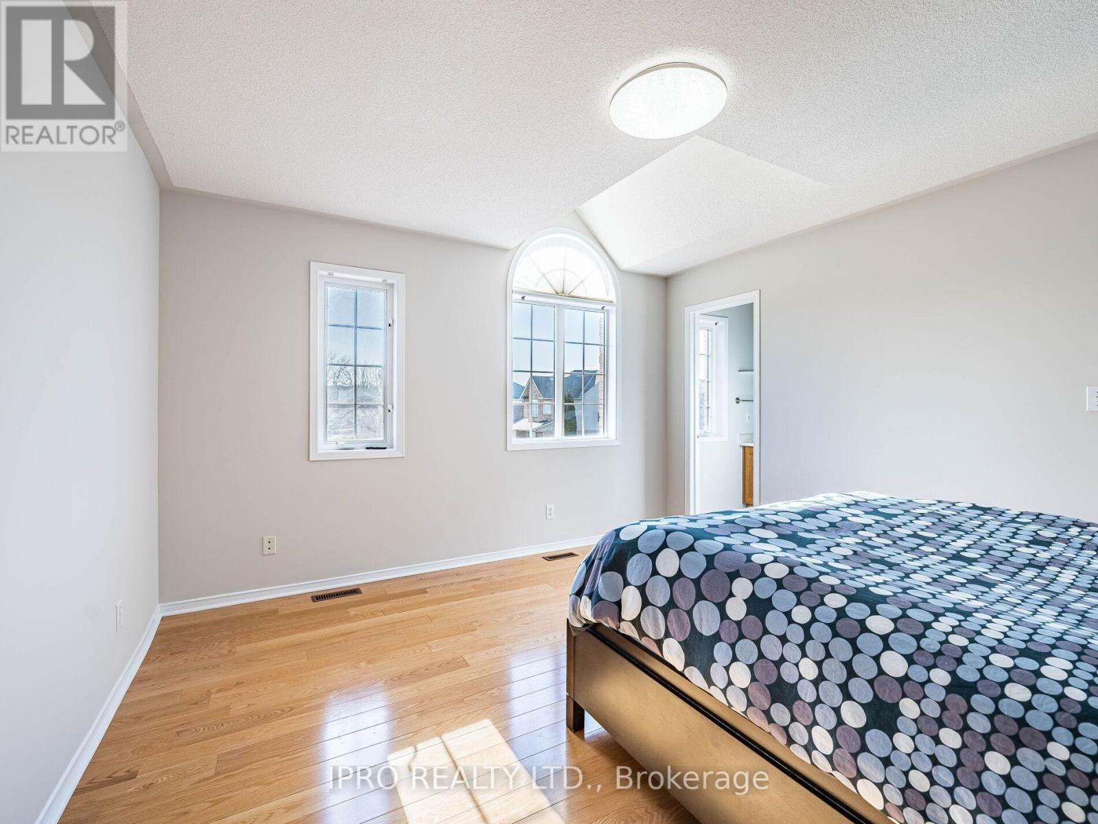 5 REYNOLDS AVENUE Image 27