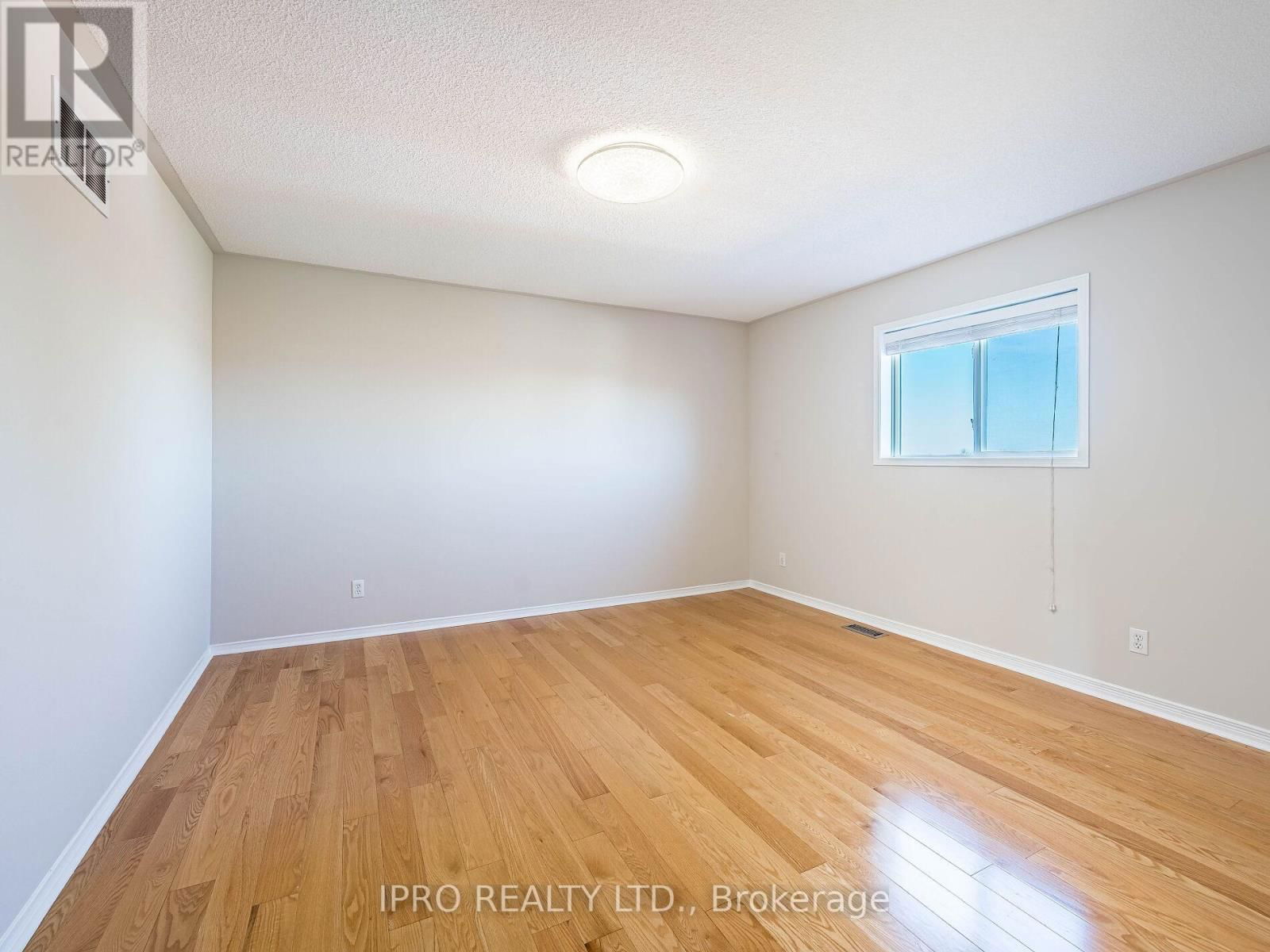 5 REYNOLDS AVENUE Image 30