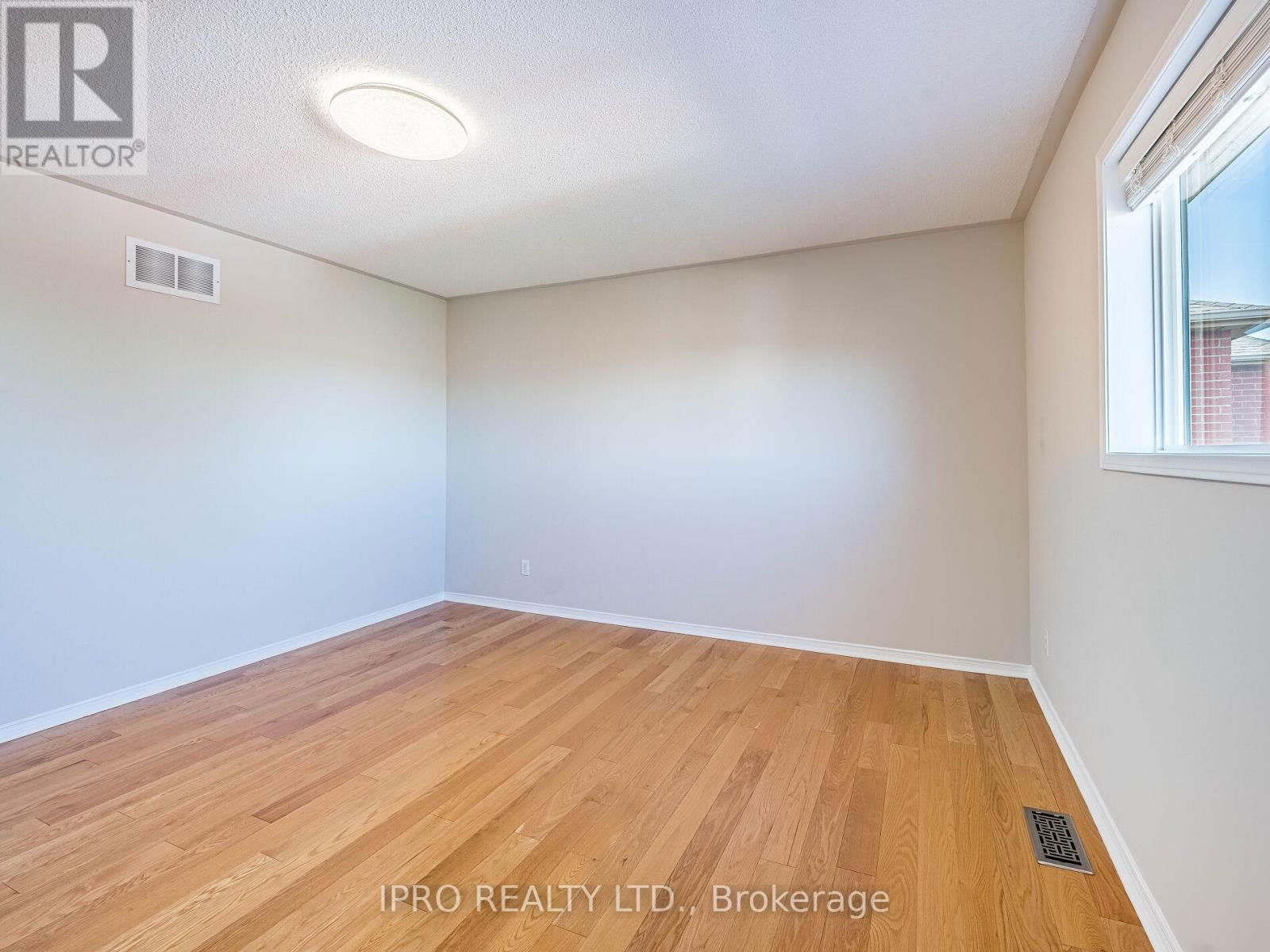 5 REYNOLDS AVENUE Image 31