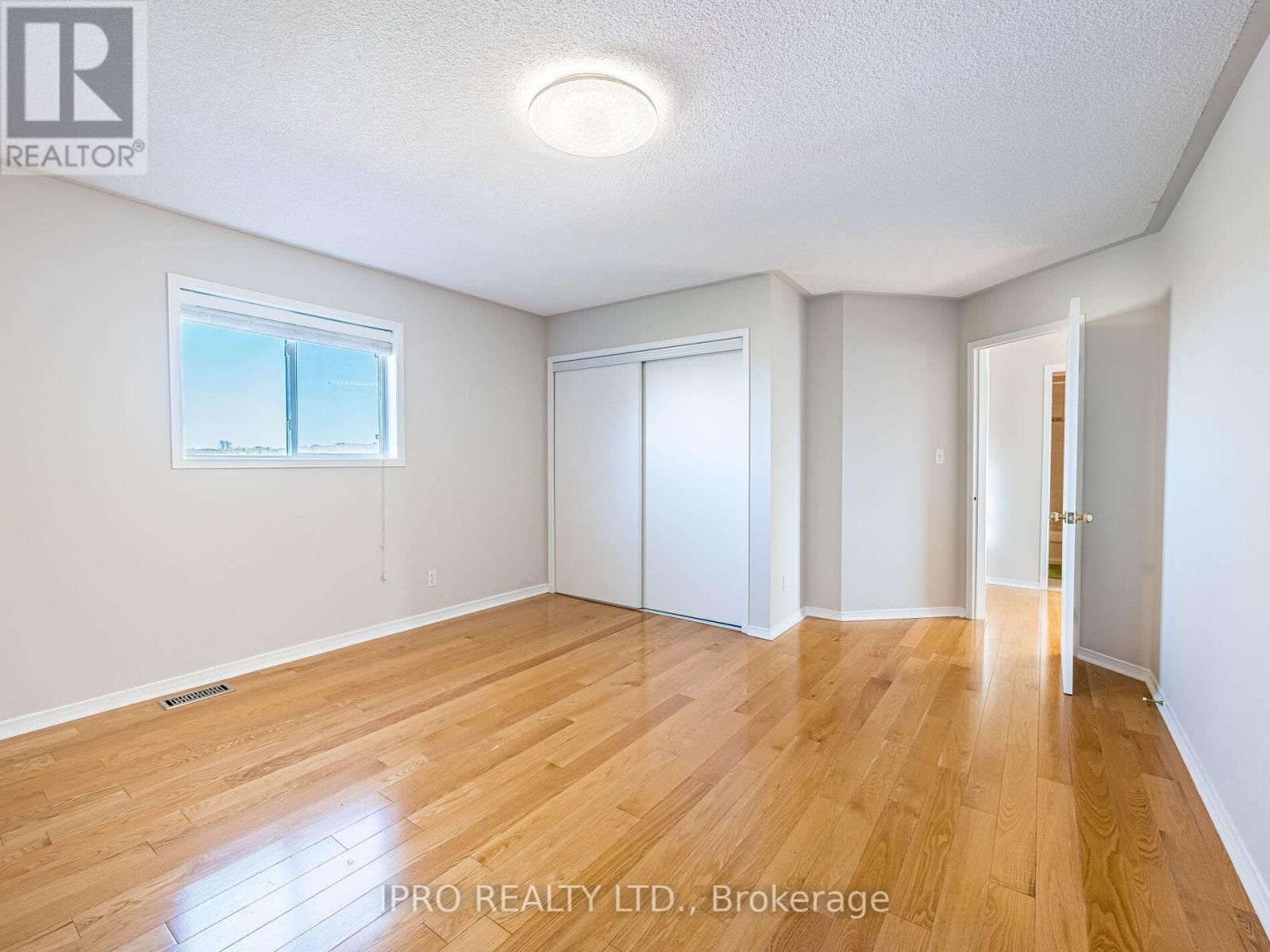 5 REYNOLDS AVENUE Image 32
