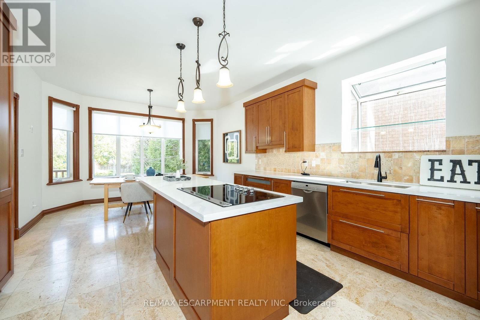 122 ARTEN AVENUE Image 14