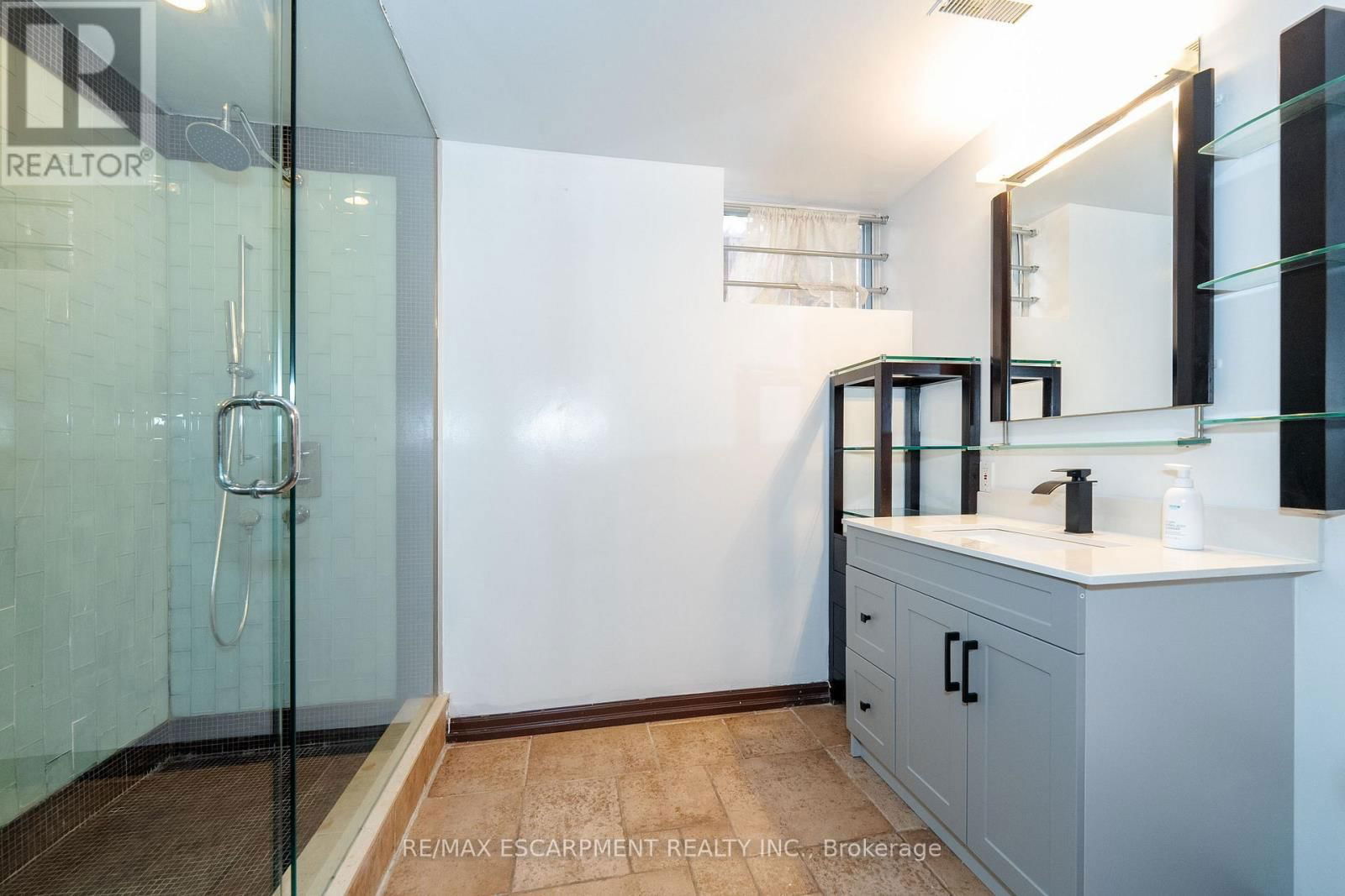 122 ARTEN AVENUE Image 36